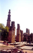 Picture of Qutub Minar and remains of Quwwat Ul Islam Mosque, Delhi